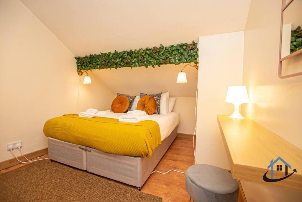 Sandby House, Nottingham, Parking Sleeps 10 *