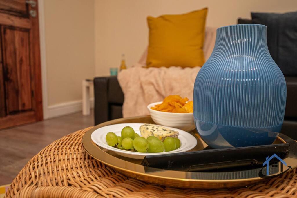 Sandby House, Nottingham, Parking Sleeps 10 *