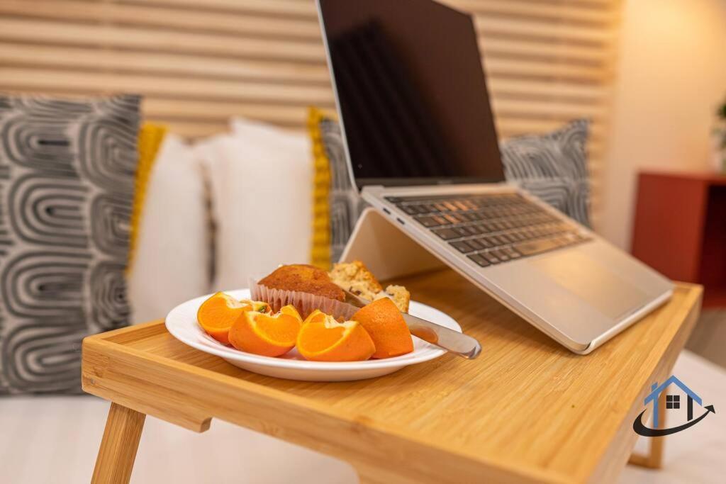 Sandby House, Nottingham, Parking Sleeps 10 Holiday home