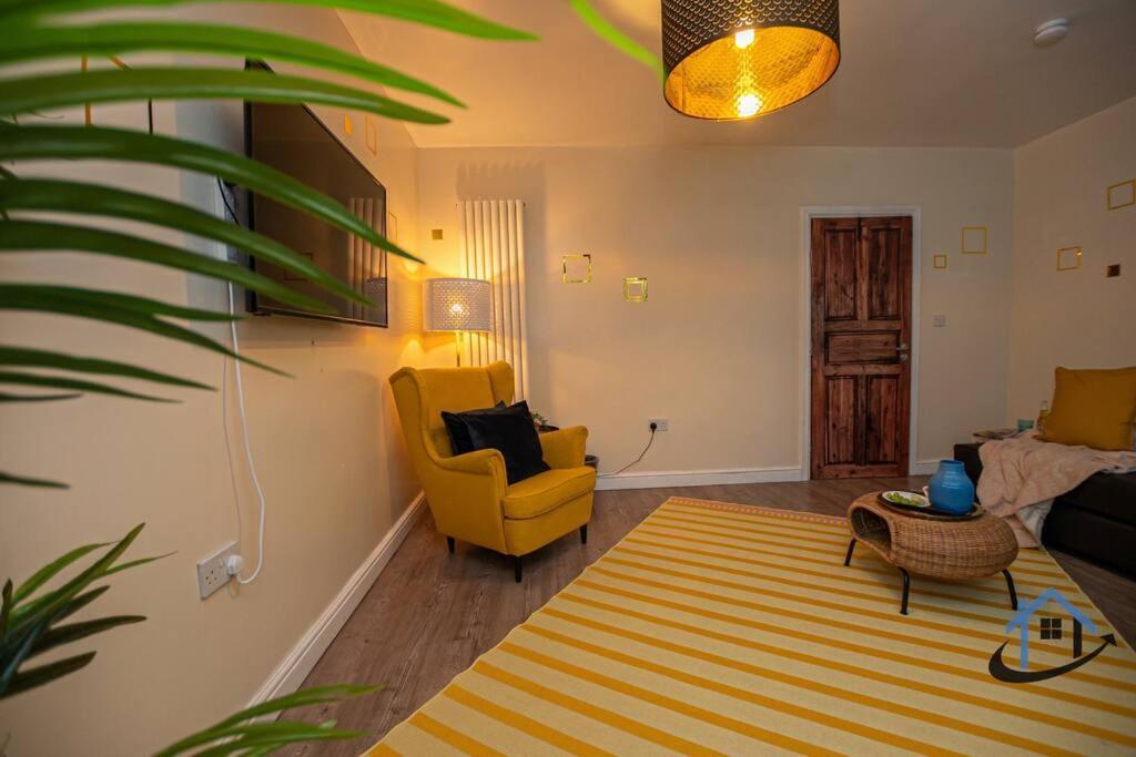 Holiday home Sandby House, Nottingham, Parking Sleeps 10 *